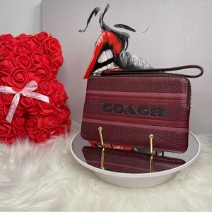 NWT 🏷️ Retro Coach Corner Zip Wristlet With Coach Stripe
